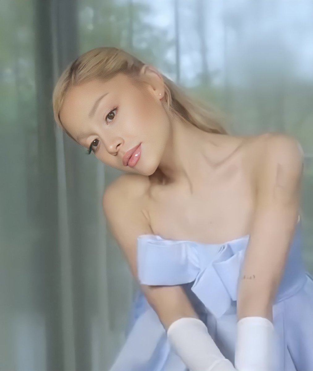 AGrande_ARG's tweet photo. ARIANA GRANDE https://t.co/qqRfs2We0h