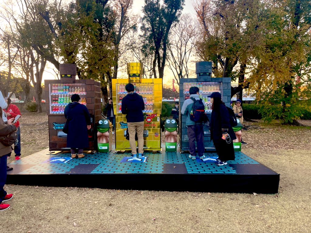 UVEREATS14's tweet photo. 万博公園までドラクエウォークのリアルイベント行ってきた‼️

人多すぎ通信環境悪すぎの参加者特典速攻で配布終了と散々ではあったものの楽しいイベントではあったｗｗｗ

運営、スタッフ環境など整えてくれたらまた行きたいな✨ https://t.co/DleaJr37Pz