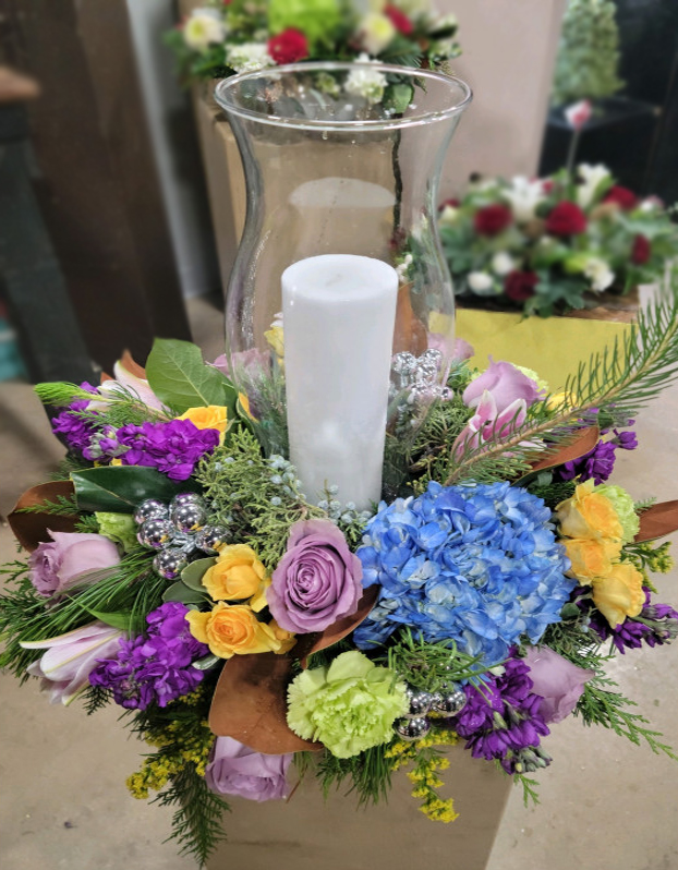 MayfieldFlorist's tweet photo. For something a little different this year, delight your family with pops of color at the table this Christmas with Mayfield's Hurricane Centerpiece!
#holidayflowers #tablecenterpieces #christmasflowers #mayfieldflorist #tucsonazflorist
https://t.co/lUadH07CMr https://t.co/PNzMgwwsnJ