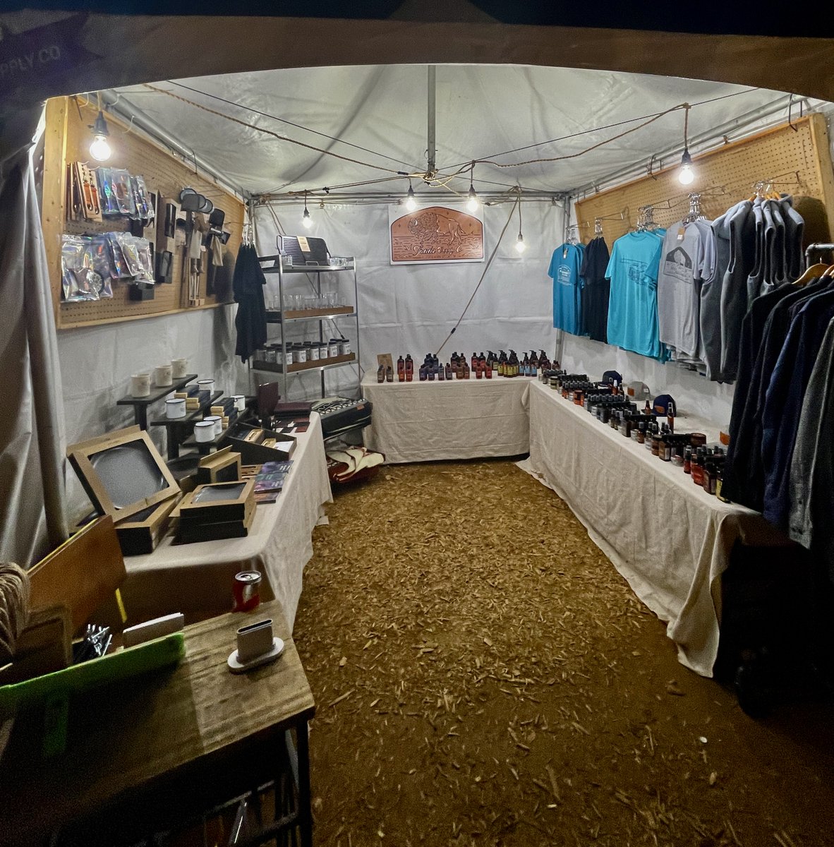 First day of @okcpupups in the books for us! Had a blast visiting with you all yesterday and can't wait to see everyone today and tomorrow. 
LPT, this weather pairs beautifully with hot cocoa from <a href="/katiebugsokc/">Katiebug's OKC</a> or a beverage off <a href="/thebigfriendly/">The Big Friendly</a> bus.