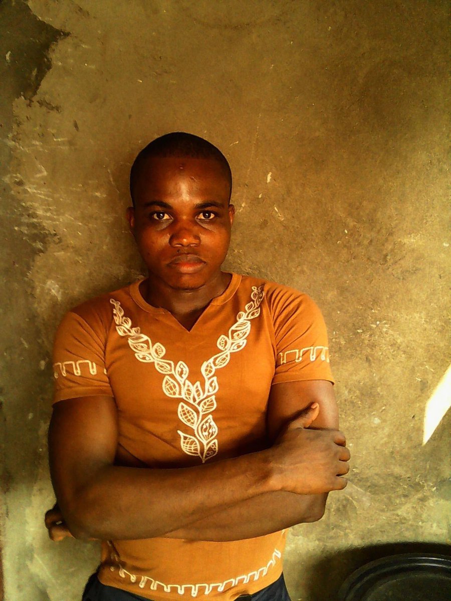 simon_ekpa's tweet photo. Look someone insulting Simon Ekpa for fighting for his freedom. They send him recharge card, to fight against his own freedom. Look how poor &amp; rag he looks. Someone that we are fighting so that he can have a better life, better hospital, better school, security of his life etc https://t.co/cIJFkOczrj