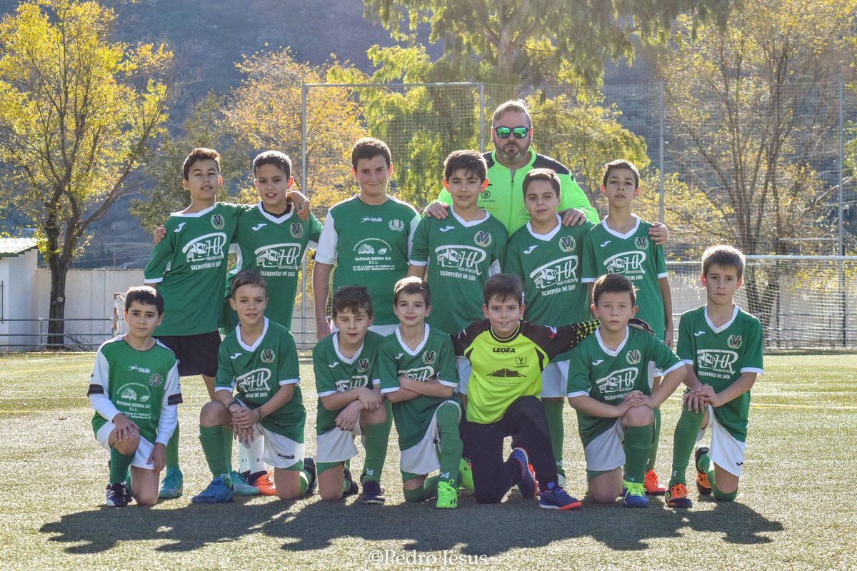 TheGreenbulls's tweet photo. VALDEPEÑAS C.F 6-2 ALCAUDETE JUNIORS

Una nueva victoria para el equipo benjamín que se ha dado, durante la mañana de este sábado, un festín de goles ante la presencia de sus familiares.

#VAMOSVALDEPEÑAS
#LALUCHANOSENEGOCIA https://t.co/z7mg9HkLpl