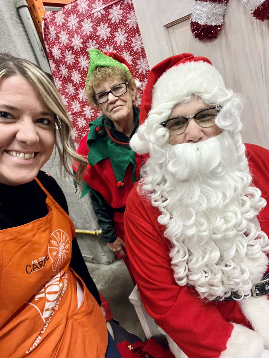👀  Look who’s at <a href="/HD3809/">Home Depot 3809</a>!! Santa took some time from the North Pole to visit our Kid’s Workshop!! Not surprised that all of our hardworking associates were ensured they are on the nice list! Thanks for stopping by Santa!! 🎅🏻 <a href="/Williams2Tom/">Tom Williams</a> <a href="/jvick11/">Jim Vick</a> <a href="/julescommon/">Julia Common</a> #D104