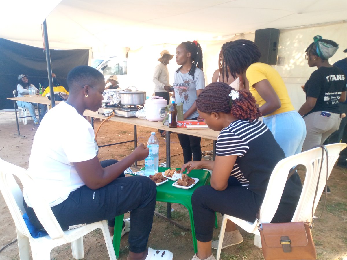 rctnansana's tweet photo. Good day ladies and gentlemen, the #COOKitEATit got underway long time ago at QC Parking grounds Nansana, #Titans are making it happen in style
It's a whole VIBE 🔥🔥 https://t.co/MxL1LadZUb