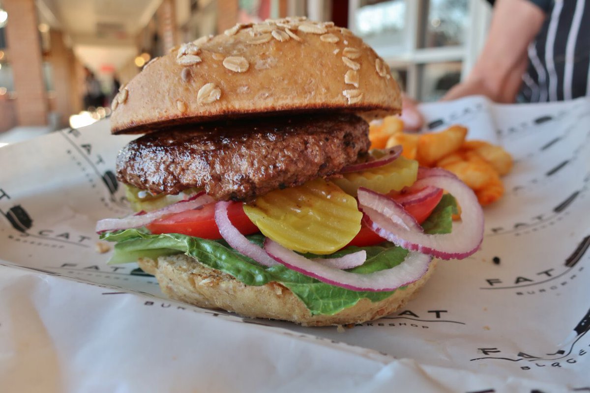 FatCatBurgerCLT's tweet photo. 🍔 Burgers 🍻 drinks  🏈 college football
Stop in this afternoon #collegefootball will be on all day! 
Make a reservation on #resy or give us a call
📞 (704)-372-2009

#fatcatclt https://t.co/ORDPmHwwt9