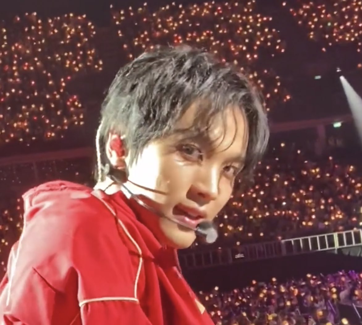 dailyhaechan's tweet photo. haechan is on a mission today! 🥹 https://t.co/0w2KVgURCD