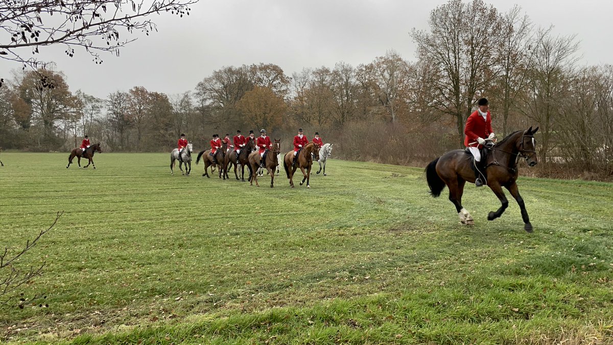 Vanmiddag namens het college <a href="/Gem_Berkelland/">Gemeente Berkelland</a> aanwezig bij de start van de #slipjacht in #Ruurlo.Deze (nagebootste) jacht werd voor de 38ste keer gehouden.Een mooie traditie passend bij onze mooie landelijke omgeving.Dank aan de vrijwilligers en grondeigenaren voor de organisatie!