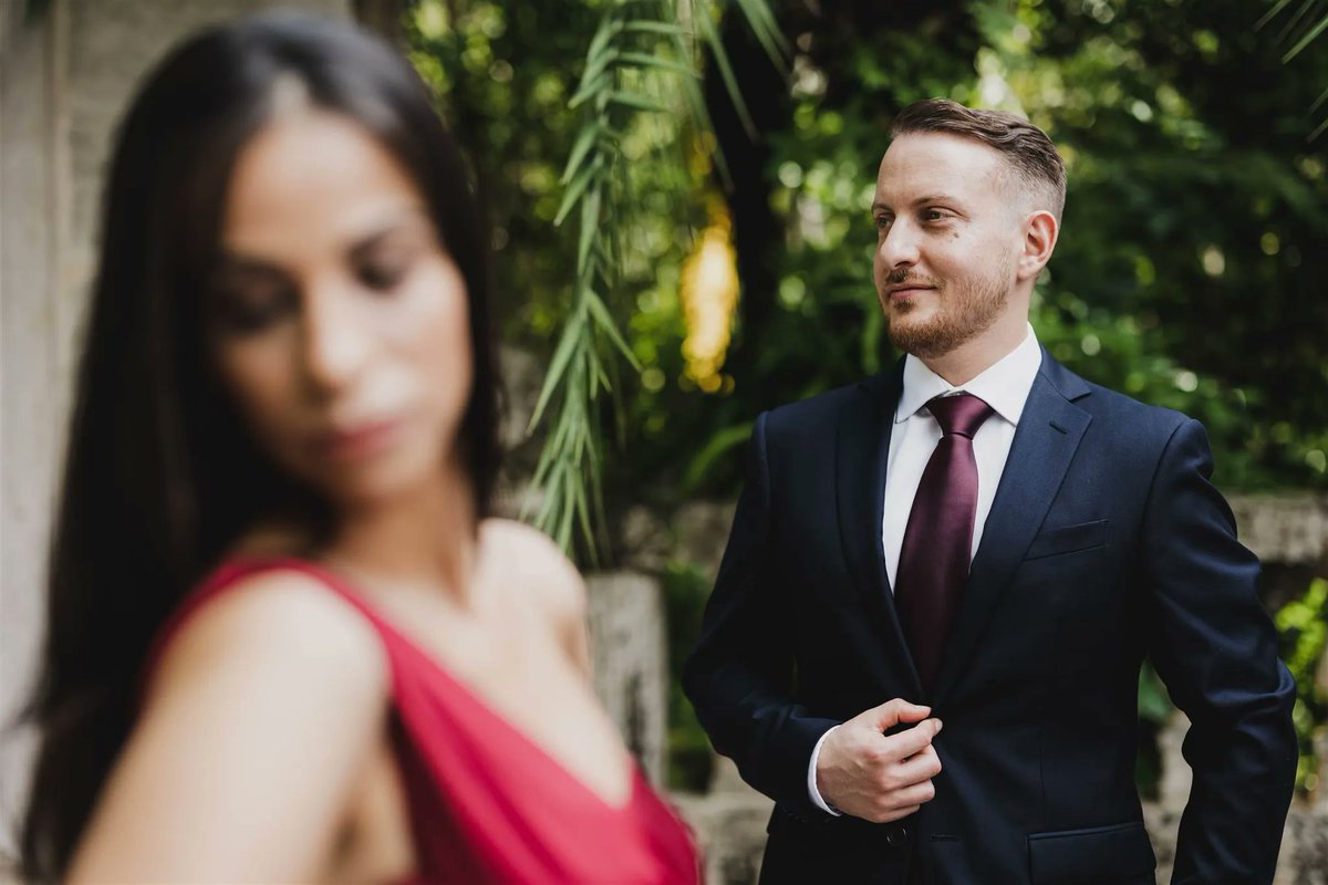 laviestudios's tweet photo. Miami sunshine on a historic Italian Villa. Does one drink a limoncello on this occasion or a mojito?

Let us know in the comments.🍹

#VizcayaEngagementPhotos #ItalyMeetsMiami #EngagementPhotographyMiami #LimoncelloOrMojito 

📸 by @jess_laviestudios

Venue: @vizcaya_museum https://t.co/Fvz3lkZq6U