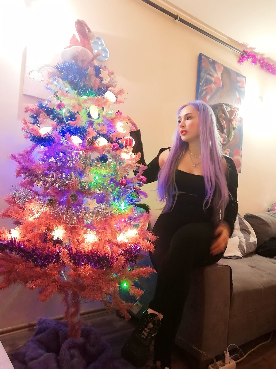 giaipekakyurt's tweet photo. 🎄🤶🏻#pinkchristmastree https://t.co/zYHLNSOV30