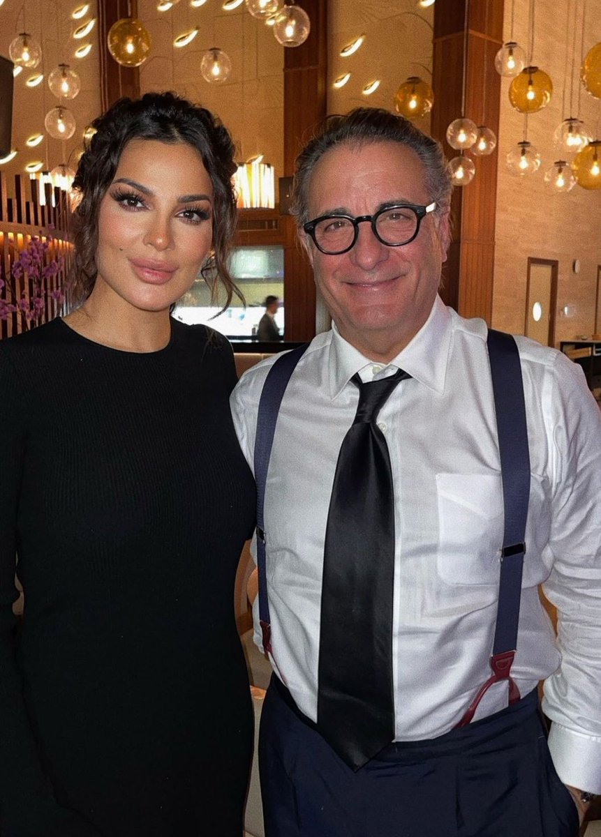 Flvianazario1's tweet photo. النجمة #نادين_نسيب_نجيم بصورة مع المخرج والموسيقي والممثل الأميركي - الكوبي #andygarcia أثناء تواجدهم في السعودية لحضور #مهرجان_البحر_الأحمر_السينمائي_الدولي    🖤🥰
@nadinenjeim
#نادين_نسيب_نجيم https://t.co/lFKVI8Bwh9