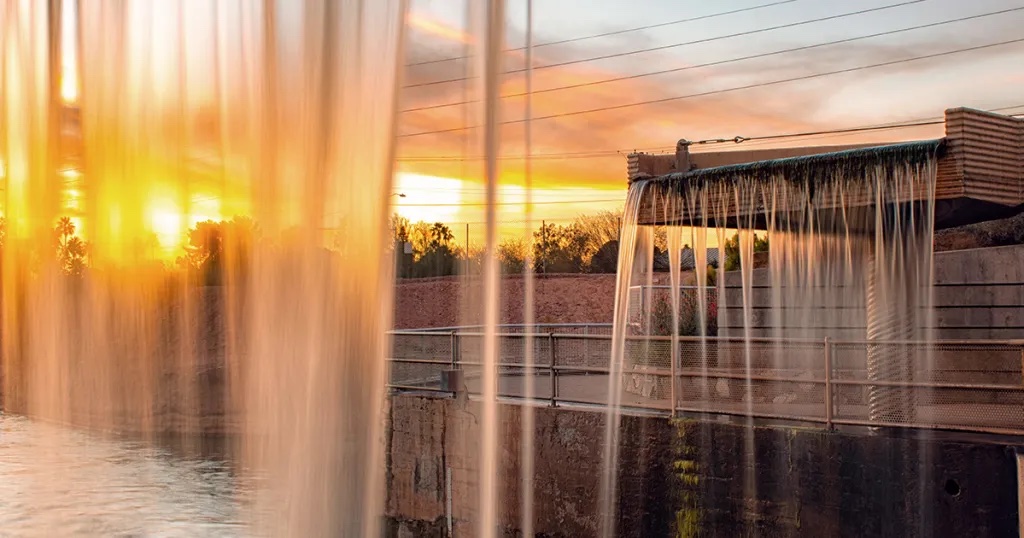 KBWOODSPR's tweet image. Arizona Falls is a great place to go lay back and relax to the sound of rushing water. It has a natural 20-foot drop on the Arizona Canal and has been gathering residents for over 100 years! #thingstodo #arizonafalls