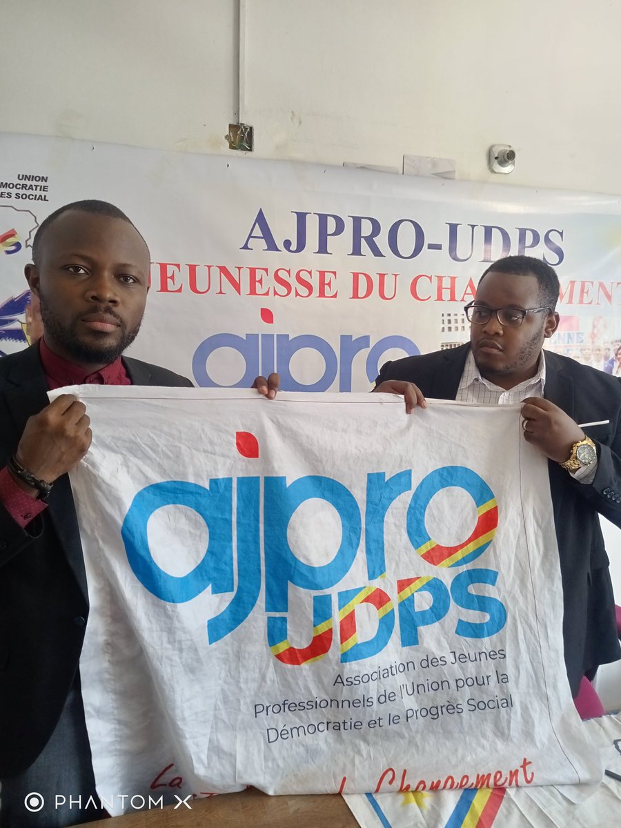 AjproUdps's tweet photo. Remise et reprise : @Citoyen_Celeste prend le bâton de commandement

Premier Président élu de @AjproUdps, il aura comme mission de battre le rappel des troupes et faire de @AjproUdps une puissance politique de premier ordre au sein de l'UDPS dirigée par le SG @AugustinKabuyaT https://t.co/gBrYCeEx2V