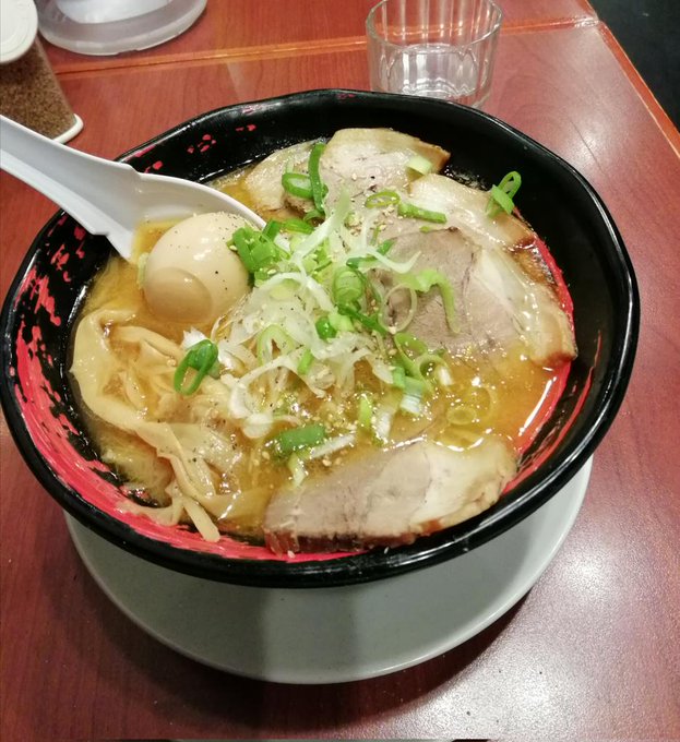 節電のための時短要請か江古田の店が軒並み早く終うようになった。辛うじて開いてたラーメン屋で遅い晩ごはん。
仕事の打ち上げは明日にしよう。 