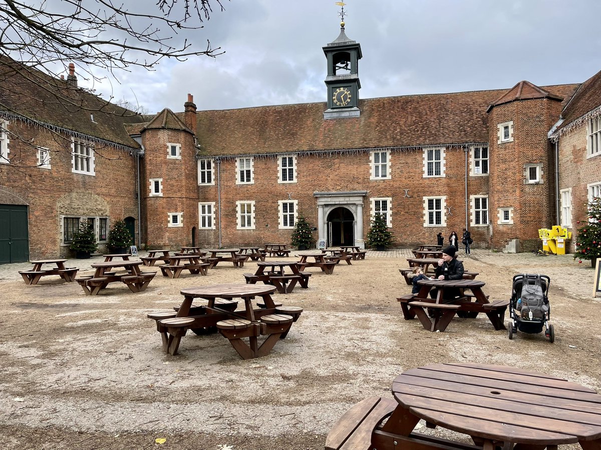 WE RUN EALING tweet media