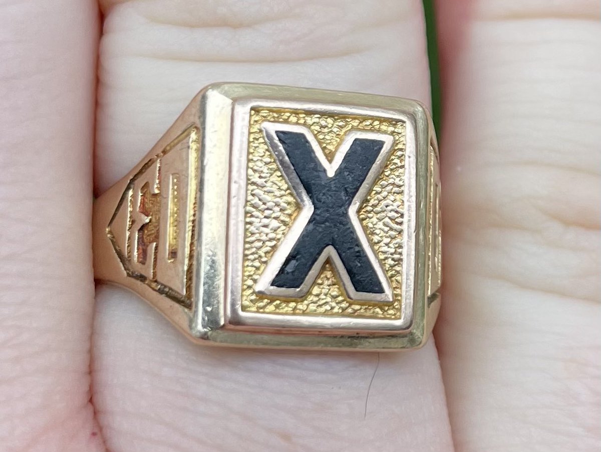 Happy X-Ring Day! <[X]> 

I raise a glass 🥂(yes before noon, because X-Ring day) to…

Those who inspired me and got rings before me. 

Those who got their rings with me, many still my besties.

Those who come after that I hope I help inspire. #xring #xringday <a href="/stfxuniversity/">StFX University</a>
