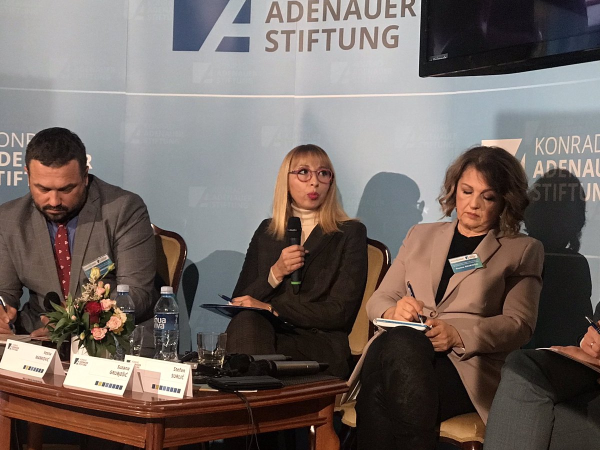 “Najveća pretnja po mir i bezbednost u regionu je svakako situacija na Kosovu i Metohiji. Bitno je da komuniciramo jedni sa drugima i ostvarimo dobar dijalog”, dodala je bivša zamenica predsednika parlamentarnog Odbora za spoljne poslove <a href="/VESNAMarkovic_/">Vesna Markovic</a> 
<a href="/KAS_Beograd/">KAS Beograd</a>