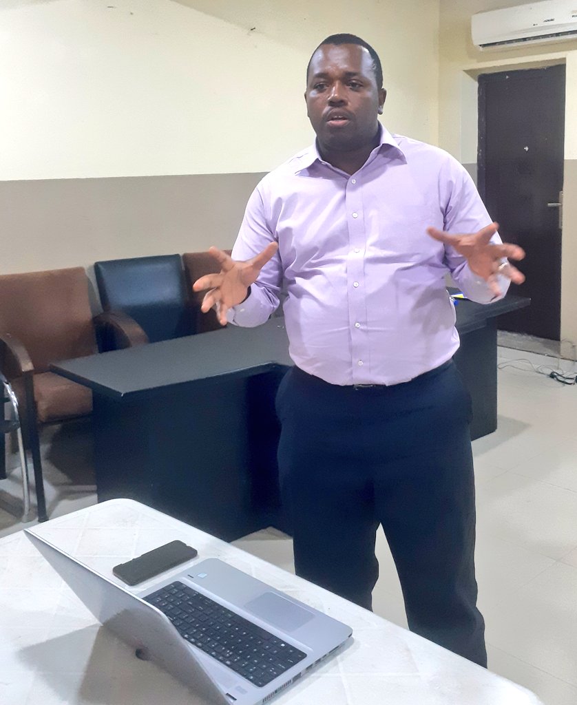Medriveng's tweet photo. Allwell Okpi of @AfricaCheck speaking on Fact Checking at the ongoing MEDRIVE Election Training 2022 https://t.co/ssLoZ6mNz8