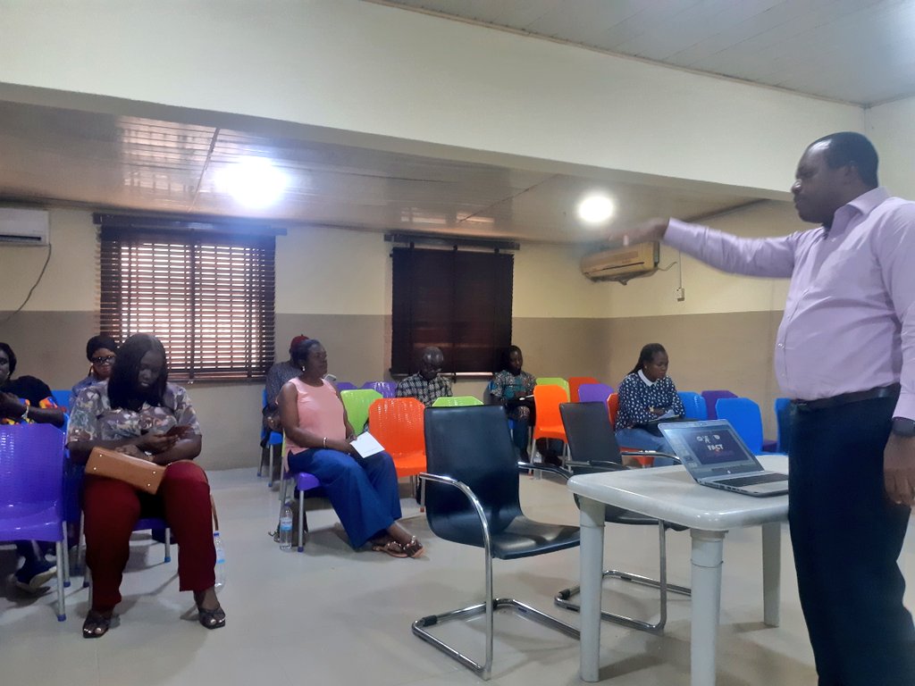 Medriveng's tweet photo. Allwell Okpi of @AfricaCheck speaking on Fact Checking at the ongoing MEDRIVE Election Training 2022 https://t.co/ssLoZ6mNz8