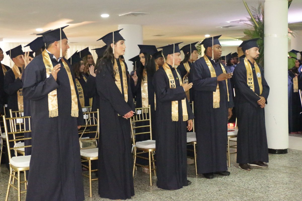 UDES_Valledupar's tweet photo. #UDESValledupar l Entregamos a la región, el país y el mundo nuevos profesionales en las diferentes disciplinas, formados con alta calidad académica 🎓🎓 #UDESigueFormando https://t.co/zxBzWxMIOO