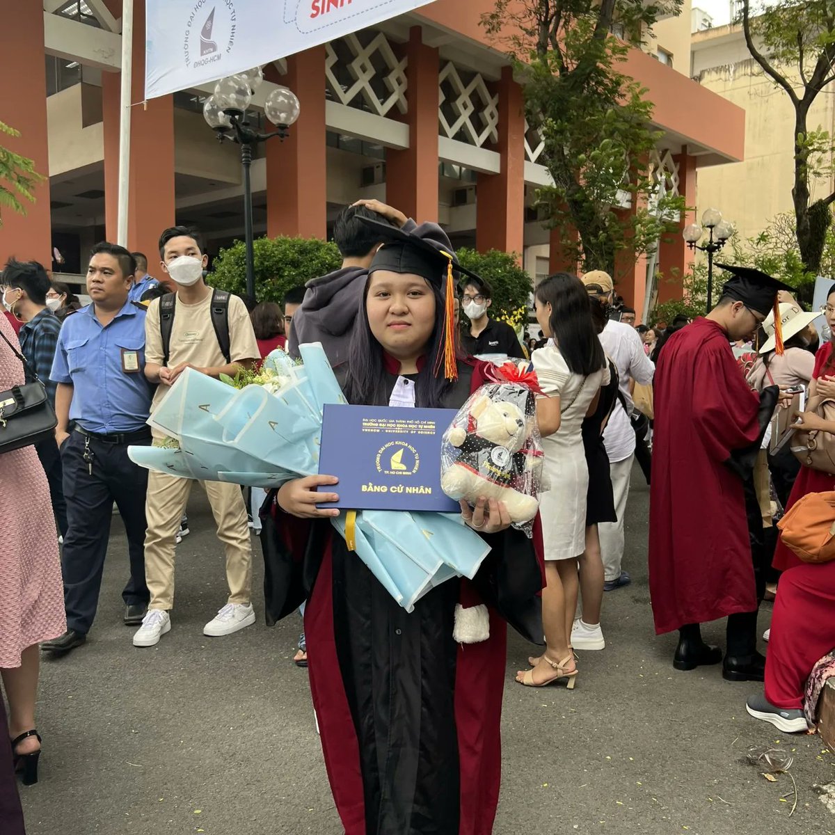 lnpanh2109's tweet photo. Graduated 2022 🥰🥳👩‍🎓❤😚
#HCMUS #VNU #Graduation #2022 #Bachelor #InformationTechnology #ComputerScience #4years #CLC https://t.co/cUrfKwkDHb