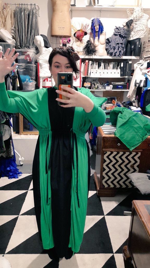 Laura Robertson 👻 tweet media