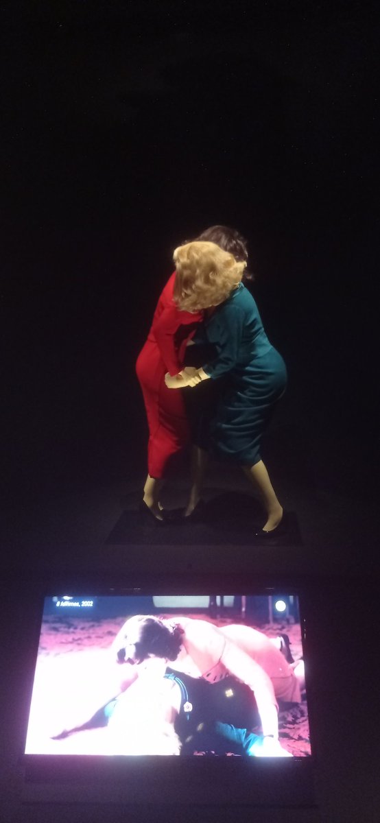 Mariaise73's tweet photo. Tarde de visita en #CaixaForum #Sevilla visitando la exposición 
Cine y moda de #JeanPaulGaultier
Magnifica explicación de las educadoras @Lorena_BU y María. https://t.co/iJ8fhzSVq3