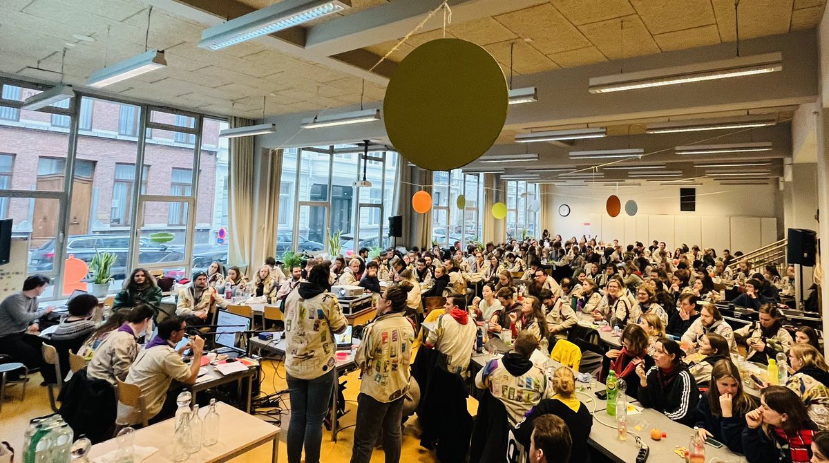 janvanreusel's tweet photo. Antwerpen 3/12 Verbondsraad, ‘algemene vergadering’ vzw Scouts en Gidsen Vlaanderen: in het licht van de actuele financiële crisis, werd bij begroting 2023 vaste wil uitgesproken om scouting voor alle kinderen en jongeren betaalbaar en toegankelijk te houden. https://t.co/Ar8RK5rm7s