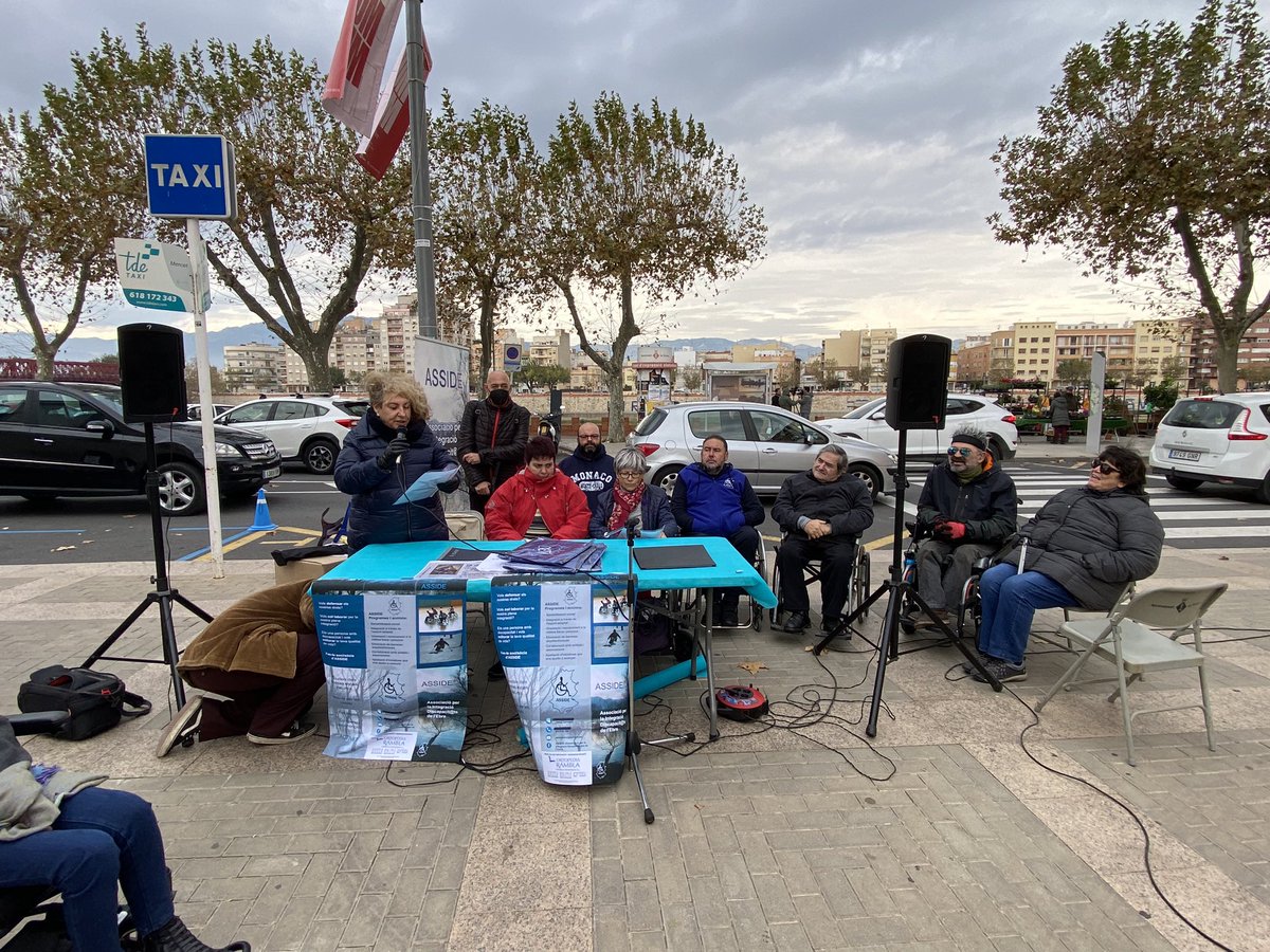 fernandosaporta's tweet photo. Avui 3 de desembre, en el dia Internacional de les Persones amb Discapacitat, donem suport a l'acte organitzat per #Asside, aquest any amb el lema: "Posa't al nostre lloc, No al nostre aparcament". Al final de l'acte s ha llegit un manifest. #tortosa. https://t.co/hm1lkKzD1F