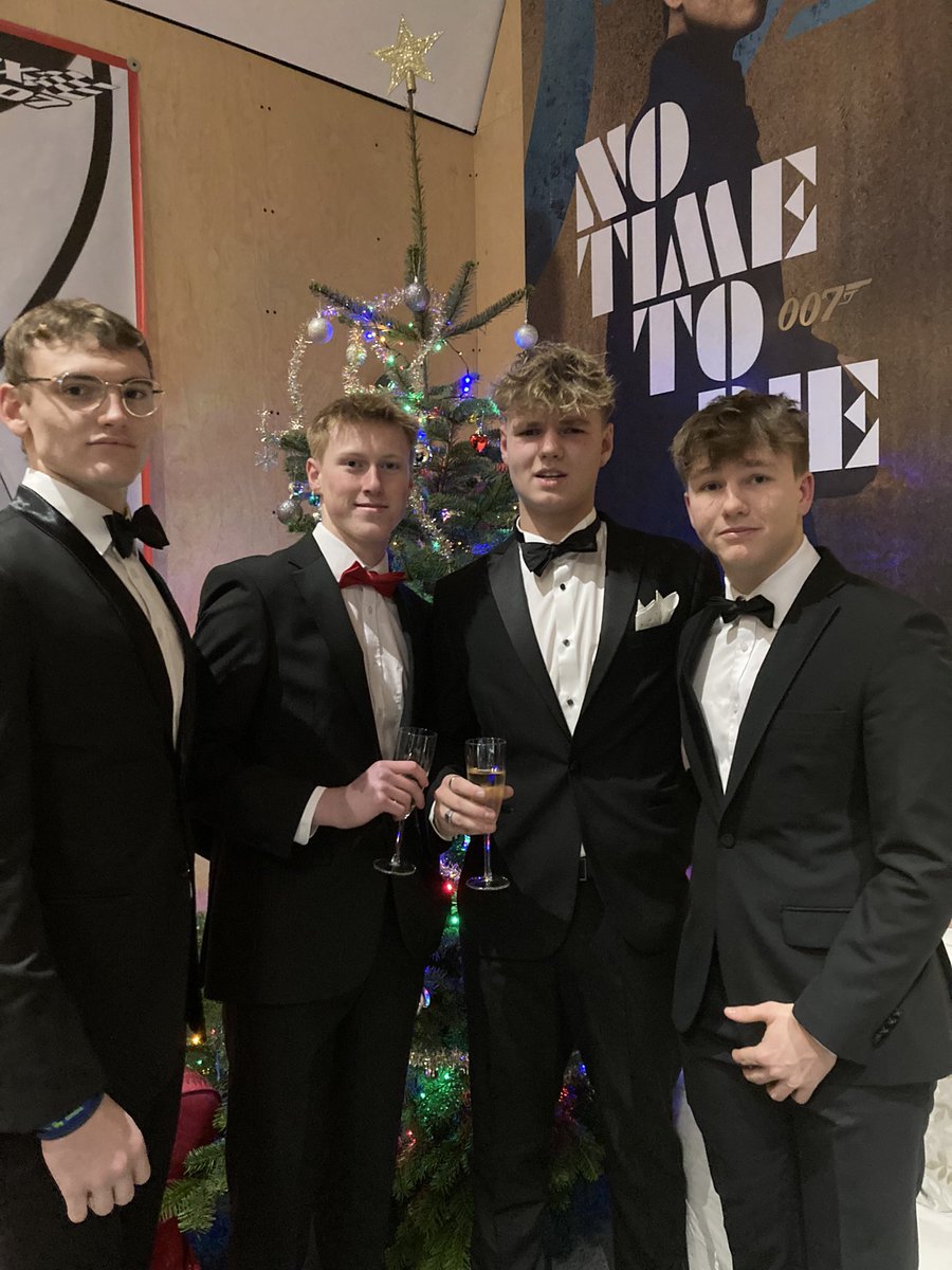 bishopfoxhouse's tweet photo. According to The OED a ‘dandy’ is “a man that cares a lot about his clothes and appearance”. https://t.co/qnhZnEdZ8e