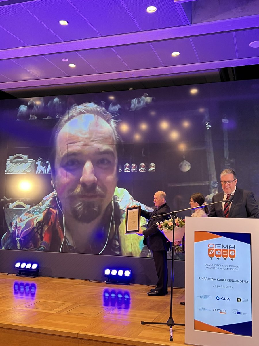 KaMichalowska's tweet image. Brawo @k_wysota odbiera dziennikarską nagrodę Związków Banków Polskich. Podczas @OFMApl Drugą nagrodzoną osobą jest @k_berenda 👉🏆🏆 Gratulacje!