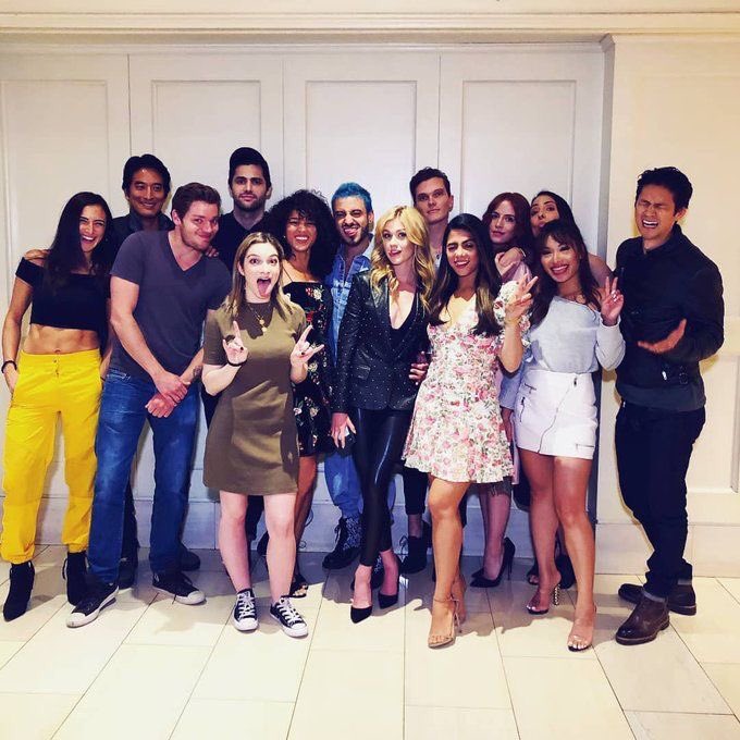 I miss this incredible cast omg 🥺➰ @Kat_McNamara @NicolaNCD @MatthewDaddario @EmeraudeToubia @LukeBaines @arosende @isaiahmustafa @HarryShumJr @WainwrightAE @meyers48 @jackntbox #domsherwood @hijackylai... #shadowhunterslegacy