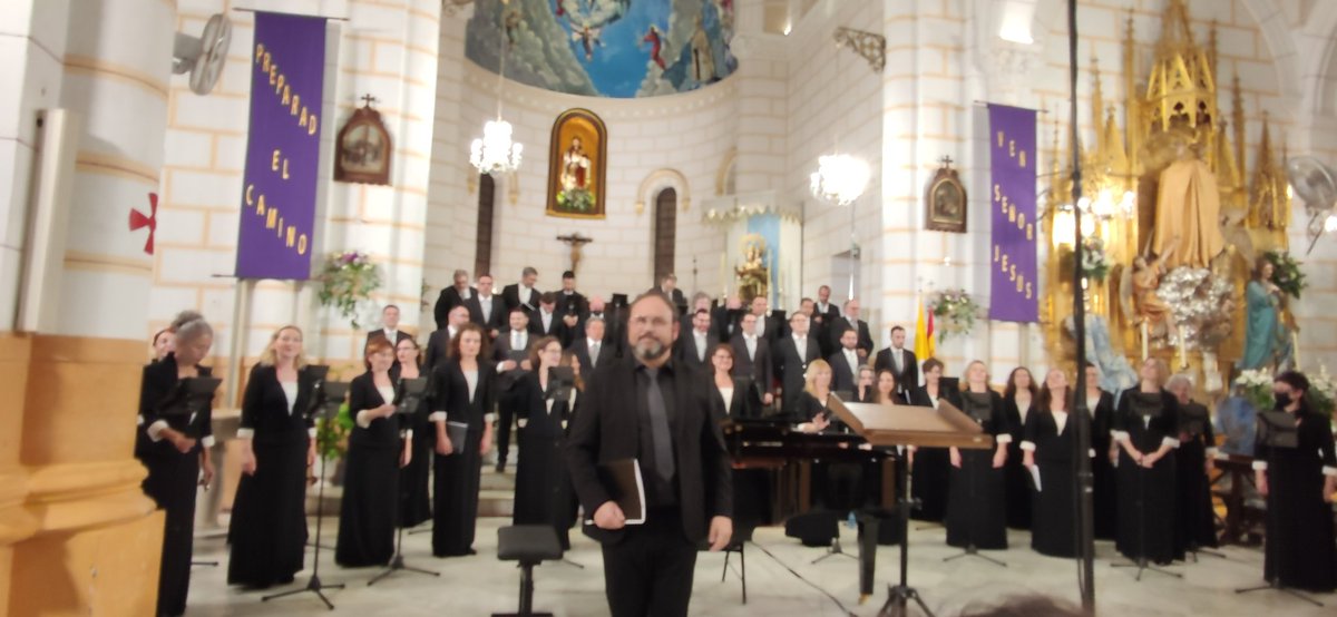 OCRTVE's tweet photo. Concierto del Coro RTVE en #Melilla dirigido por Marco Antonio García de Paz. Obras de Bruckner, Schnittke, Schubert y Brahms. Podremos verlo por @la2_tve el 25 de diciembre https://t.co/cgMCGpPI8d