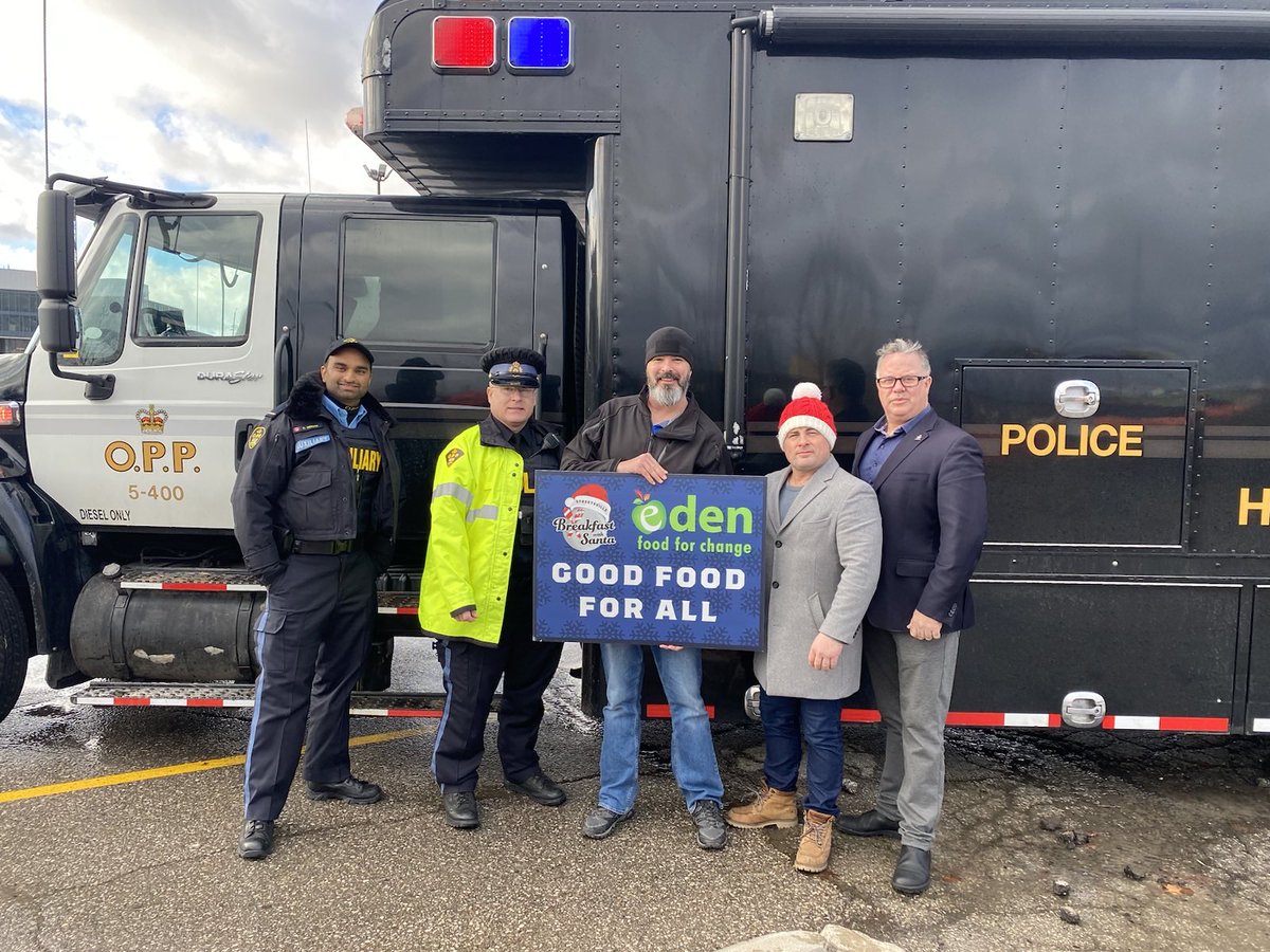 OPP Aux David Seenath, Sgt William Watts, Sgt Patrick Chatelain, PRPA President Adrian Woolley and OPPA Director Rob Jamieson honoured to join Eden Food for Change & Santa at Mississauga Convention Centre today. Branch 4 & OPPA Head Office donated total of $500. Thanks all! 😀