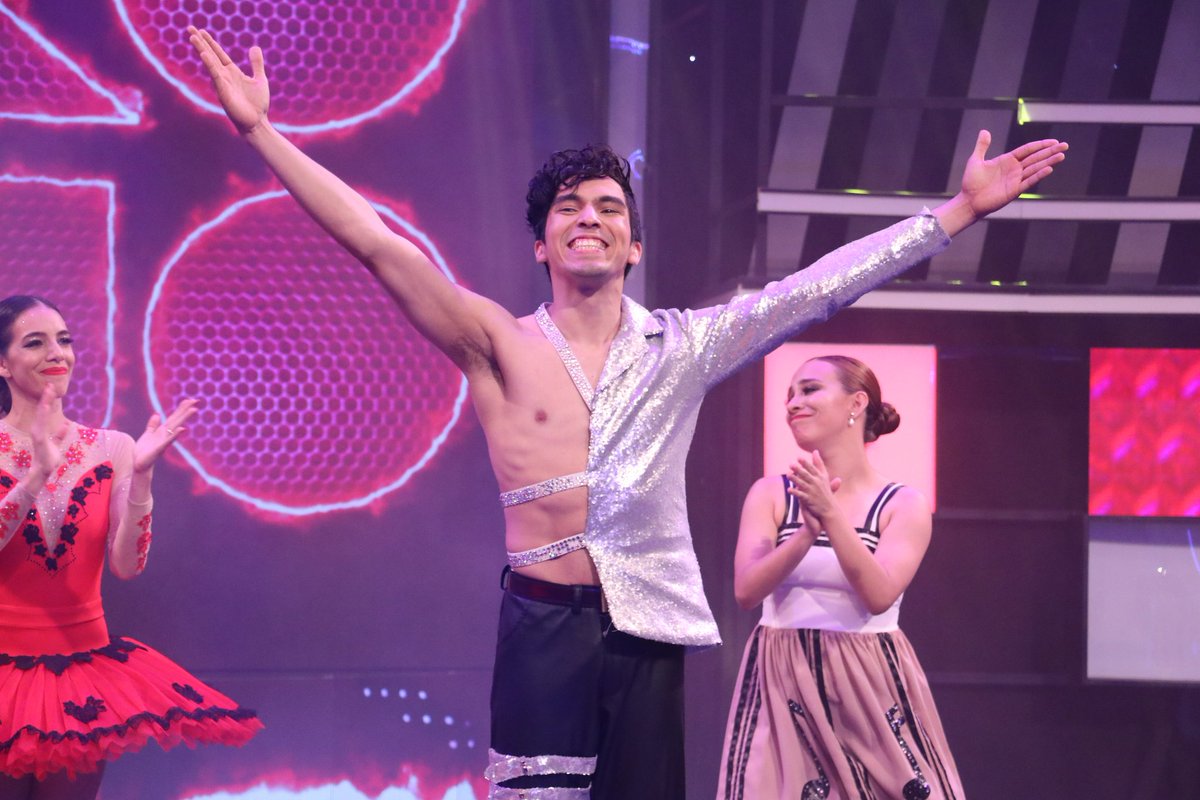 ¡Que noche la de anoche!

INOLVIDABLE ⭐️💃💃🕺

Todos nuestros bailarines brillaron y triunfaron:

PRIMER puesto #Ale 🏆🥇
    
Segundo puesto #Maida 🏅
  
Tercer puesto #Félix 🏅

#Rojo2022✨ 
#RevolucionandoJuntos🫶🏻