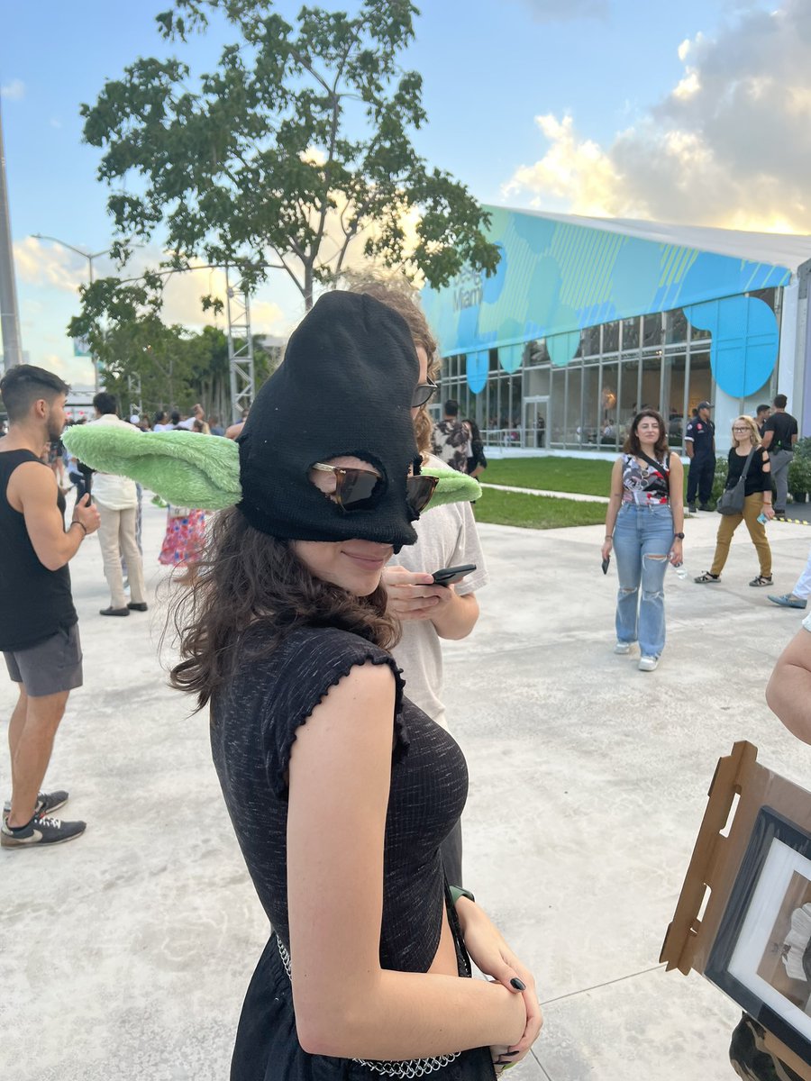 wirelyss's tweet photo. Yesterday @icecreamsandwtf 🥰 @goblintown #artbasel #fartbasel https://t.co/ftsfIPUsmN