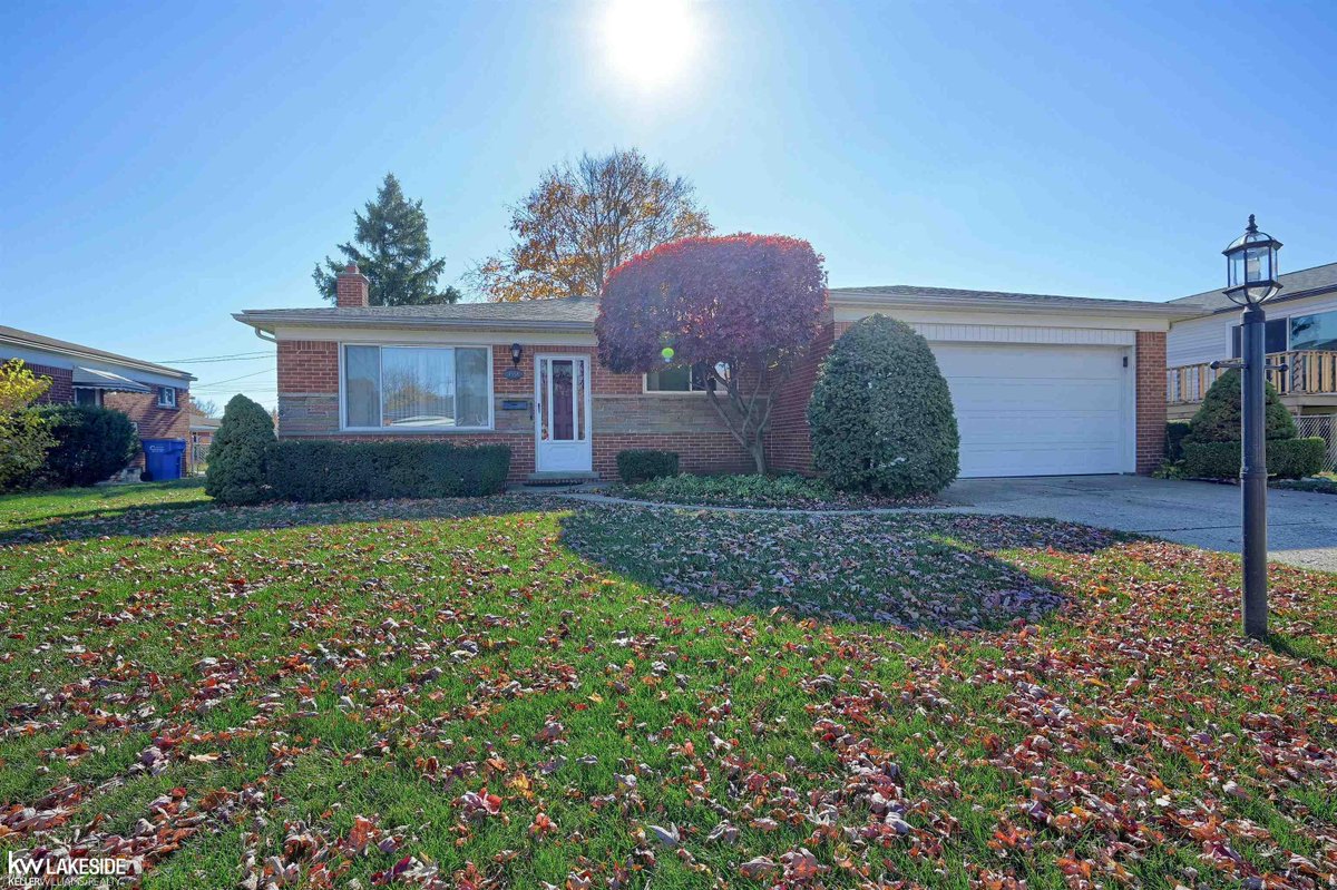 RickHovarter's tweet photo. This 3 BED home won't last long! Ping us for details or a showing. #realestate  https://t.co/AccfYHLiAu https://t.co/OseXQtD31b https://t.co/OxIchJ2E2u