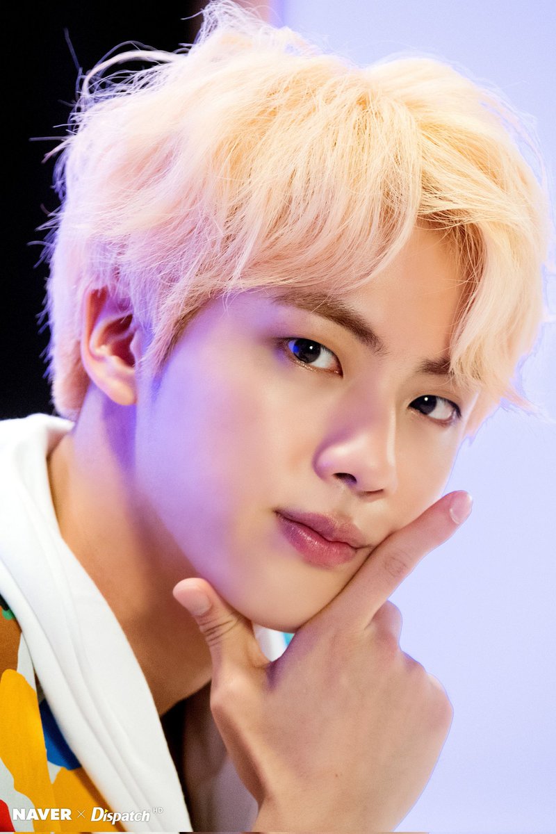 DarlyMagicShop's tweet photo. Happy birthday to our moon.🌕✨
#HappyJINday https://t.co/jgEc2IdH2L