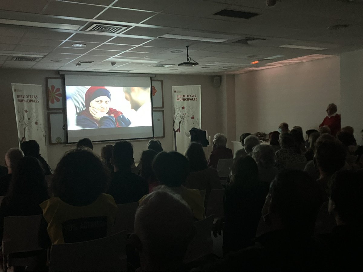 blecumberri's tweet photo. Hay proyecciones de “Condenadas en Gaza”, como la de hoy en el @CineDHHSanse, especialmente bonitas, en las que sientes que las ausentes están de alguna manera ahí, inspirando y alentando. 🙌@CondenadasG @amnistiaespana https://t.co/qhfDzcImQ8