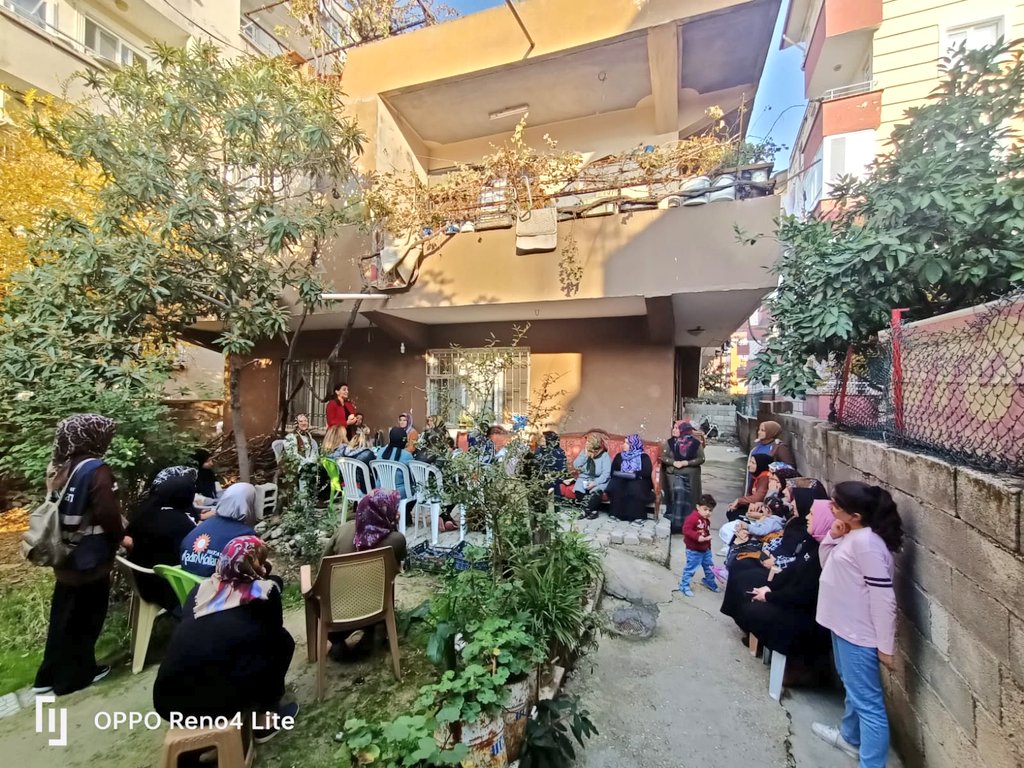 akkadin_hatay's tweet photo. 📍Antakya

İl Kadın Kolları Başkanımız Zehra EREN, kendilerinin de oy kullandığı 2362 nolu sandıkta oy kullanan mahalle sakinleri ile sandık esaslı toplantı gerçekleştirdiler. 

#İnandığınYoldaYürü
#Hedef2023
#AkKadınHatay

@erolkaya_ist https://t.co/BzYwkAwWxQ