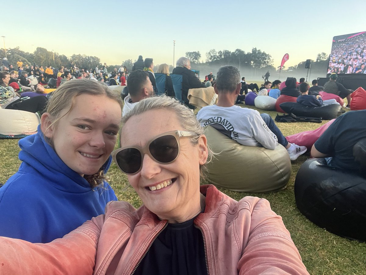cbbmuse's tweet image. Happy scenes at my local park 💛💚#GiveIt100   #GoSocceroos #FIFAWorldCup  #AUSvARG