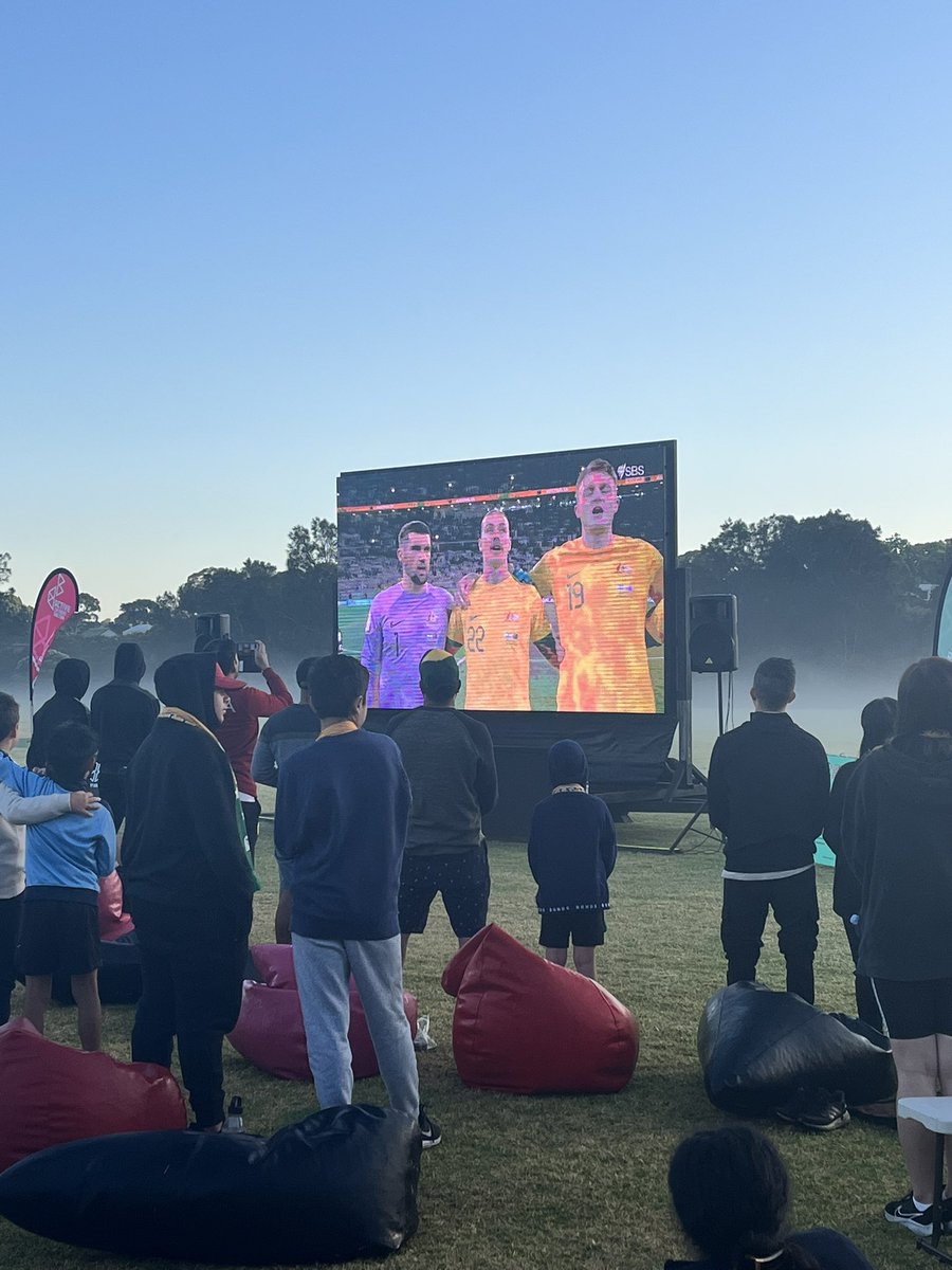 cbbmuse's tweet image. Happy scenes at my local park 💛💚#GiveIt100   #GoSocceroos #FIFAWorldCup  #AUSvARG