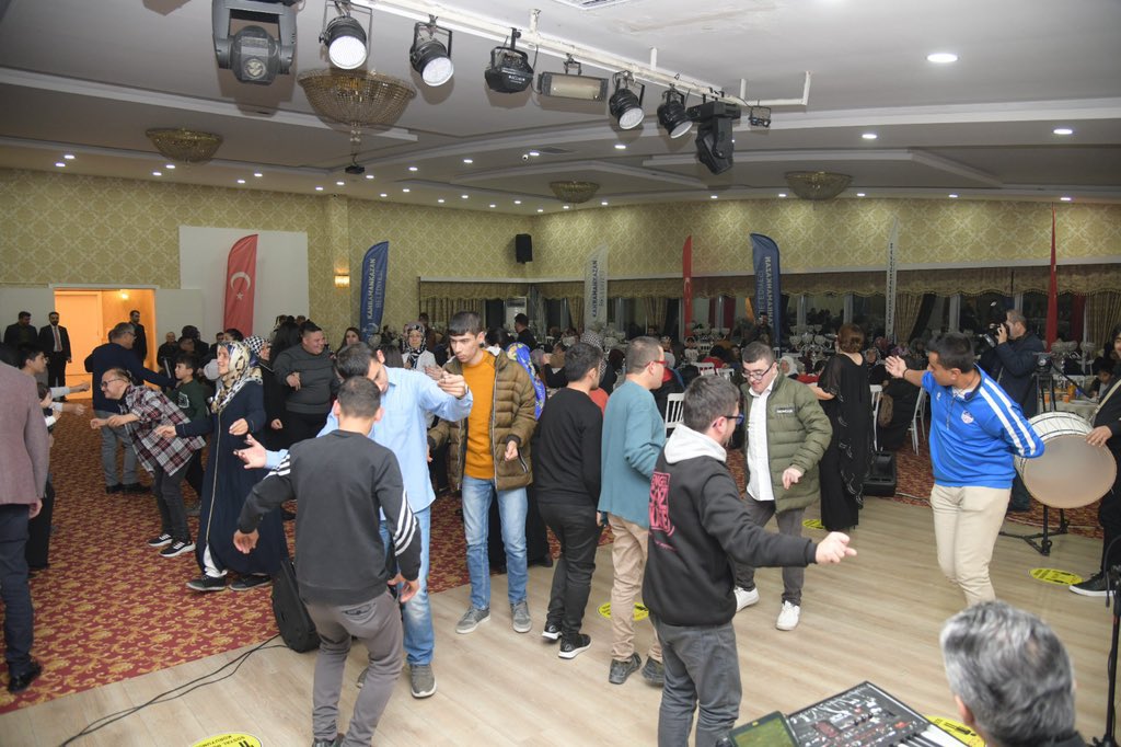 kazan_belediye's tweet photo. En özel insanlarla en özel gün… ♥️

3 Aralık Dünya Engelliler Günü Etkinlikleri kapsamında, engelli vatandaşlarımız ve ailelerine yönelik eğlence programı düzenledik. 

Belediyeniz her gün sizinle ve hep sizin yanınızda. Neşeniz hiç eksik olmasın.

@osmandoan 
@serhatoguz06 https://t.co/lQJVLyGWSO