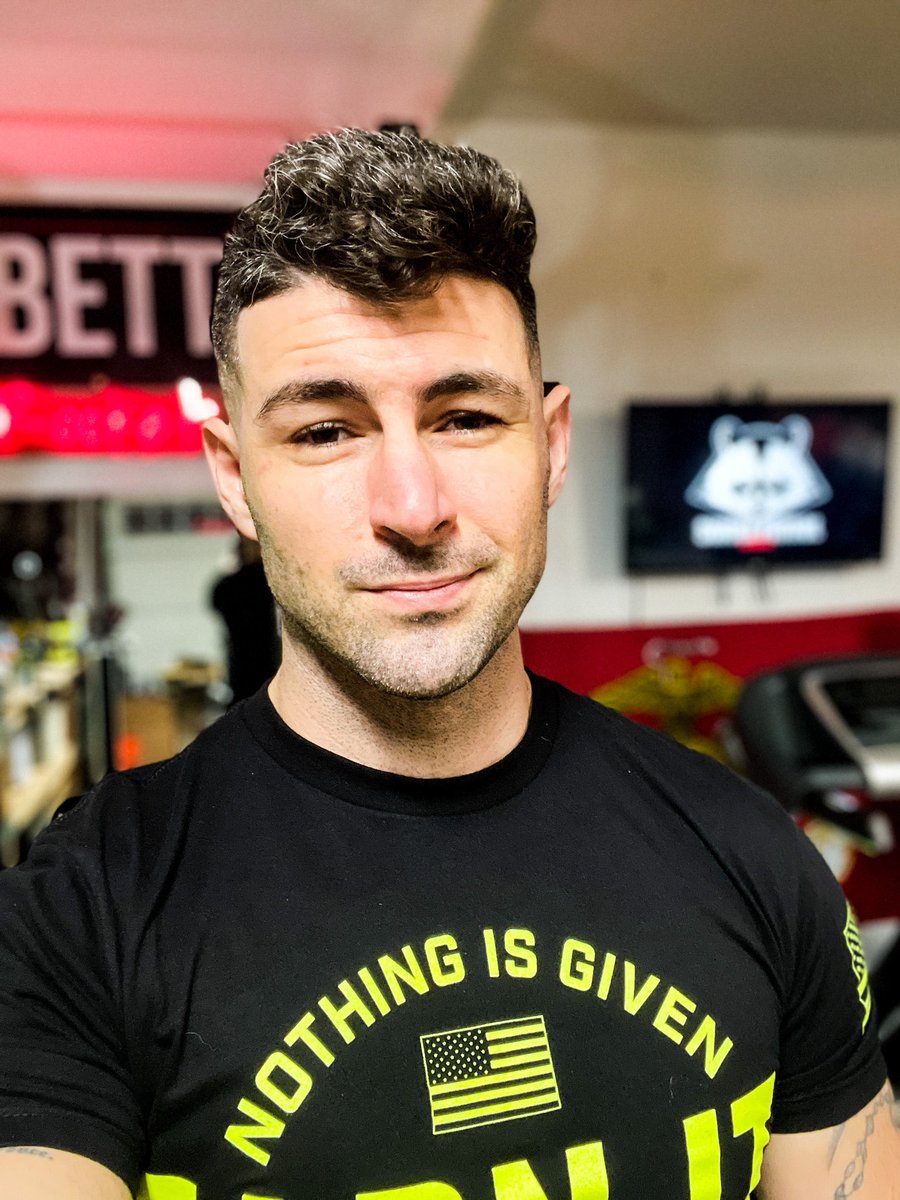 StarBound tweet media