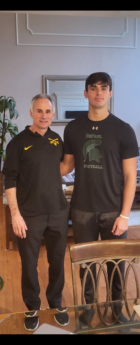 JakeKucera4's tweet photo. Great Home Visit!! @CoachJohnLoose @ArmyFB_Recruit @dpfootball https://t.co/fmQDmDjIn5