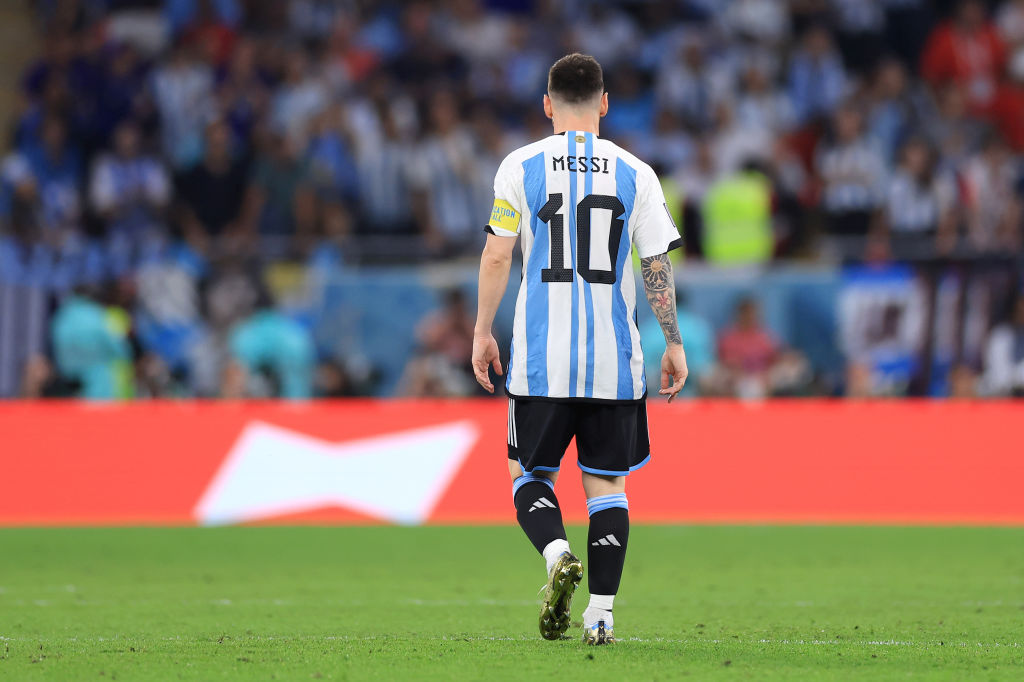 MPlusDeportes's tweet photo. 🏟️ 1000 partidos
⚽️ 788 goles
🅰️ 345 asistencias
🏆 41 títulos
🏅 78 premios

🐐 Su majestad, Leo Messi. 

#LaCasadelFútbol https://t.co/n77pvjqCYp