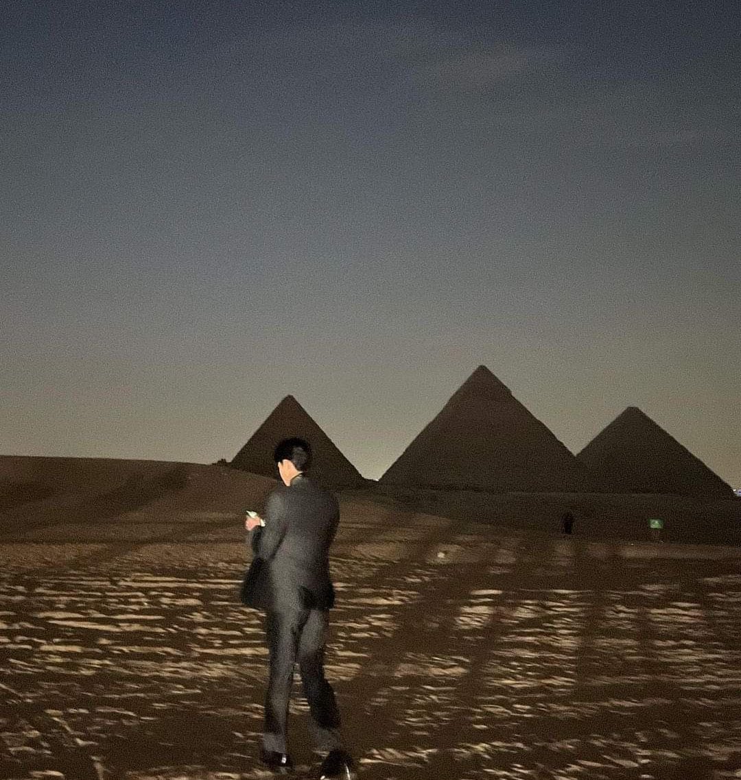 DoToma1's tweet photo. My kind is on fire 🔥
#SEHUNinEgypt #sehun #DiorMenFall https://t.co/XOGKqYuS57