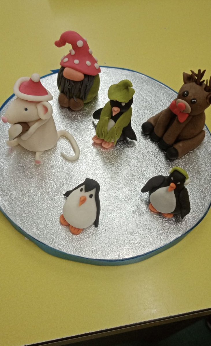AdultCaerphilly's tweet photo. A few more photos of the fondant models 😊

Ychydig mwy o luniau o'r modelau fondant 😊 https://t.co/2iWF0j3EhF