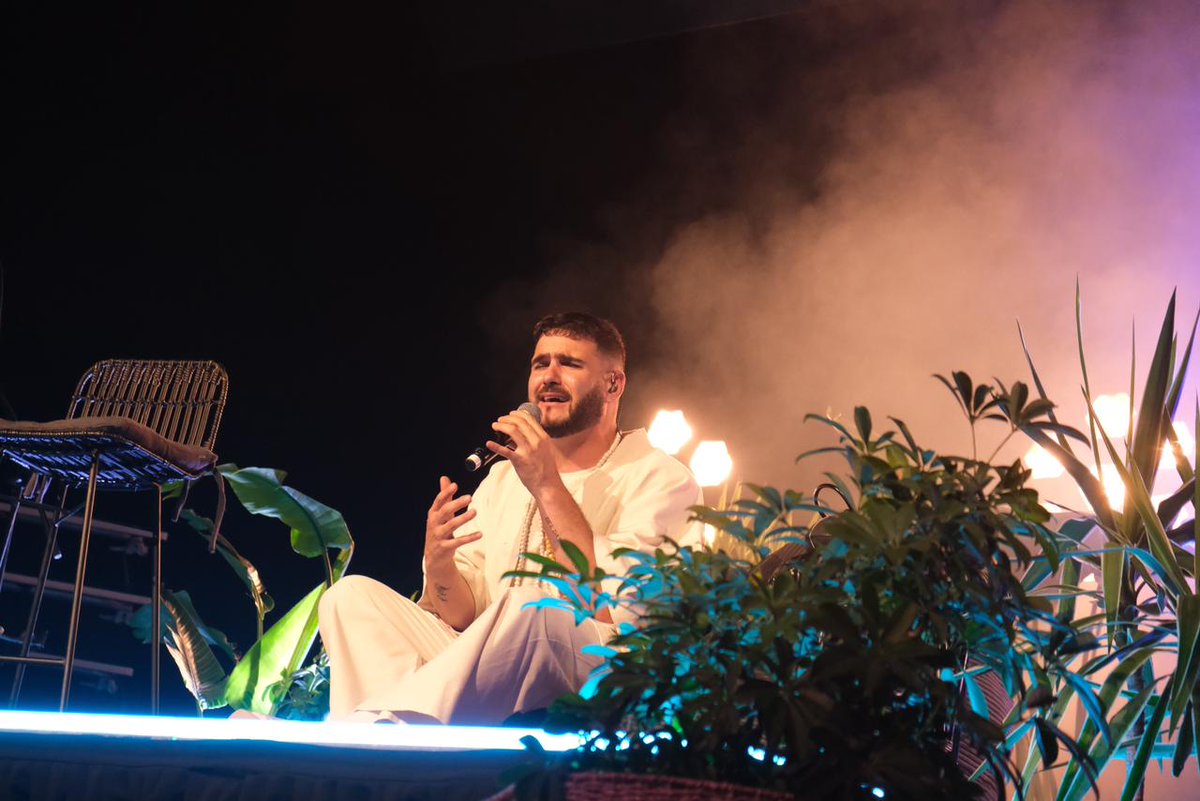 Vodacom's tweet photo. The moment we've all been waiting for π€
Jozi, we are officially #IndoorWithJSomething πππ
@jsomethingmusic is about to take us on a musical journey like you've never seen before π
We wish you were hereπ«
#VodacomRED https://t.co/hdAC44lH95