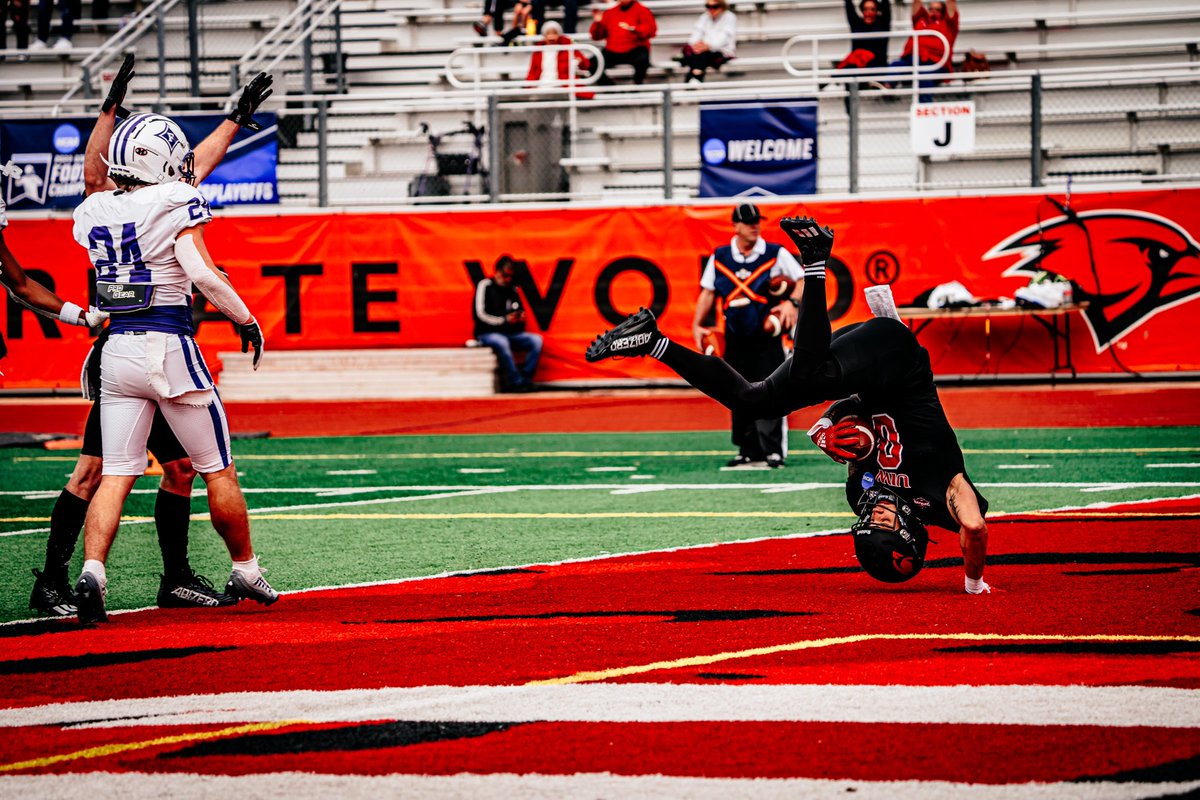 SickosCommittee's tweet photo. LOOK AT THIS INCARNATE WORD TOUCHDOWN PASS! MY WORD!!https://t.co/KCiGSKNdUl