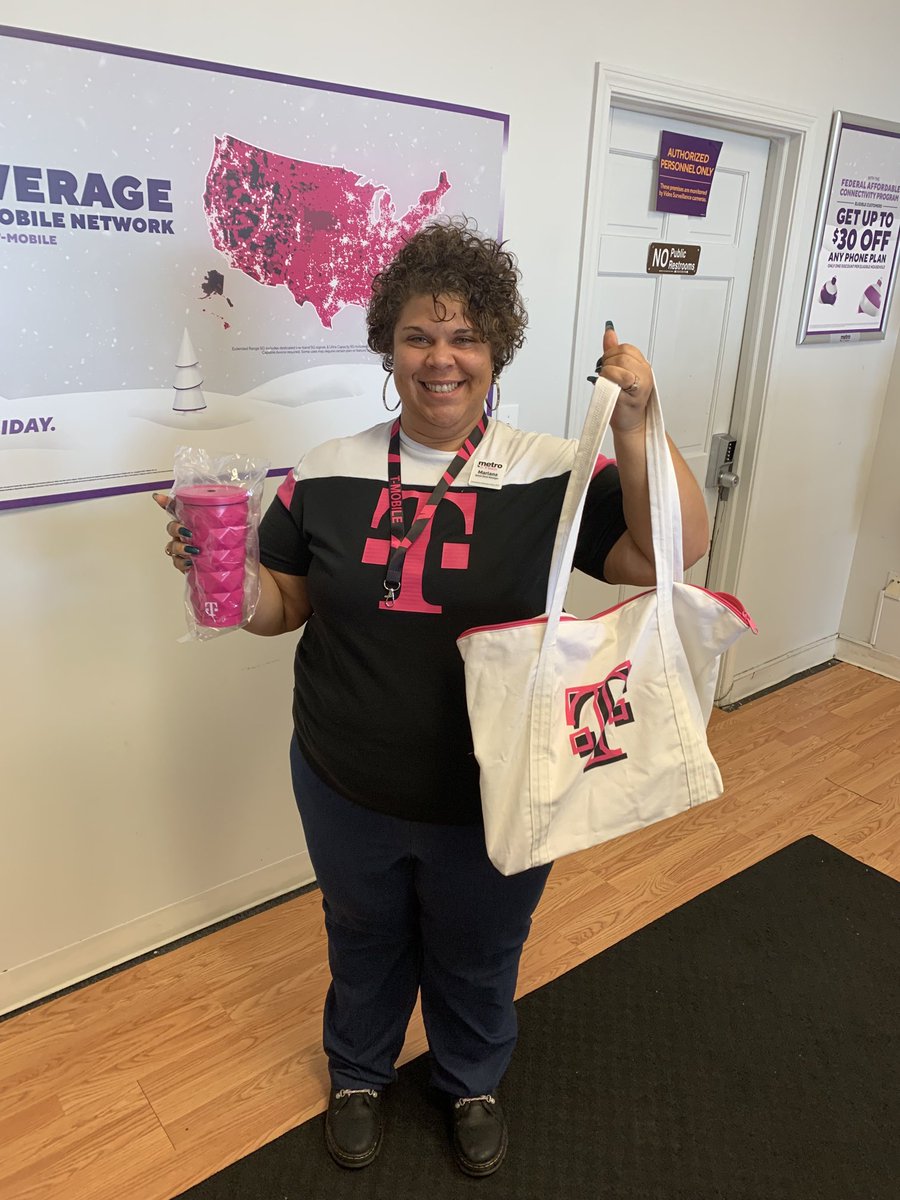 BrendaDMetro's tweet photo. Having some fun with the #1 store in my District 2151 Eakin.   First month as Store manager and store stayed below 100 all month.   😊  ⁦@WinstonAwadzi⁩ ⁦@SteveGerevas⁩ https://t.co/IrE94wsb6u